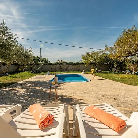 Serena With Pool * Budak