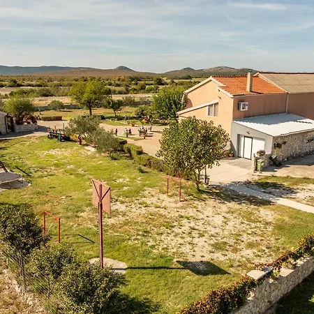 Serena With Pool Budak