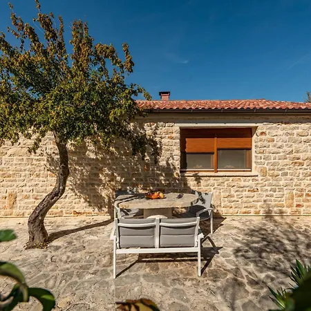 Вилла Serena With Pool Budak