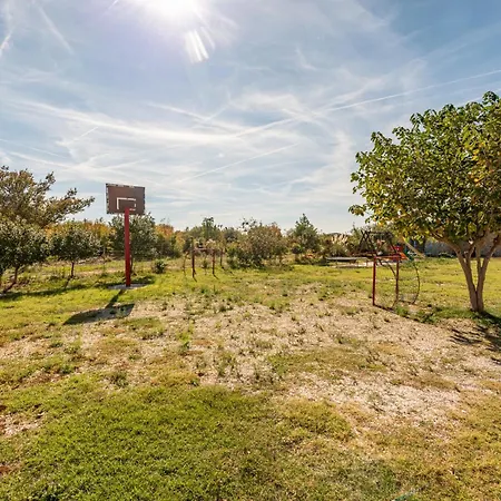 Вилла Serena With Pool