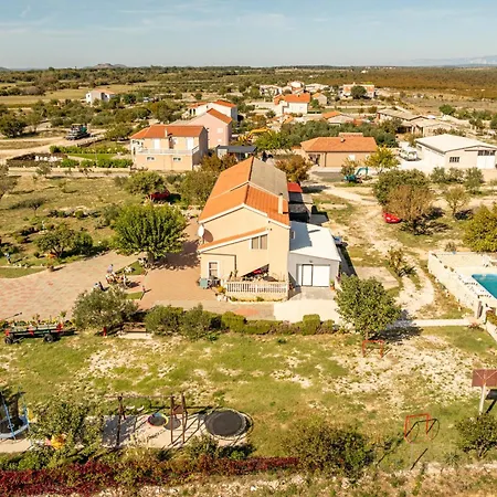 Вилла Serena With Pool Budak