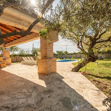 Serena With Pool * Budak