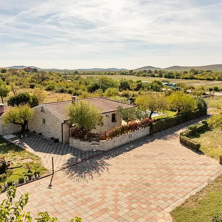 Serena With Pool Budak